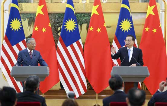 李克强与马来西亚总理马哈蒂尔 共同会见记者