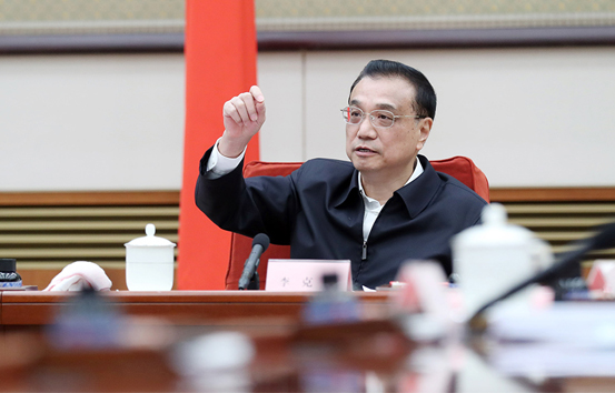 李克强主持召开国务院常务会 要求制定涉企法规规章和规范性文件必须听取相关企业和行业协会商会意见 使政府决策更符合实际和民意等