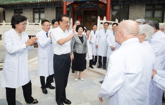 李克强在北京协和医院考察并召开医学专家座谈会